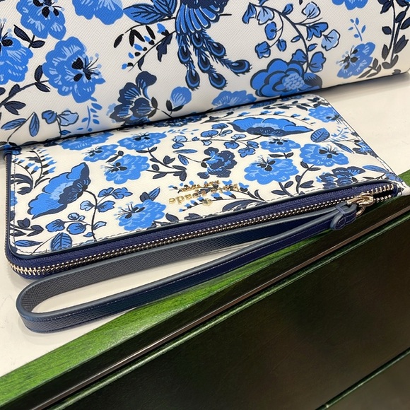 Kate Spade Lucy Vase Floral Medium L Zip Wristlet
Blue Multicolor / vase floral - Picture 8 of 16